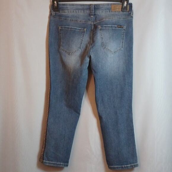 7 SEVEN Women's Denim Crop Jeans with Embroidered Strip. Size 2. - Picture 6 of 16